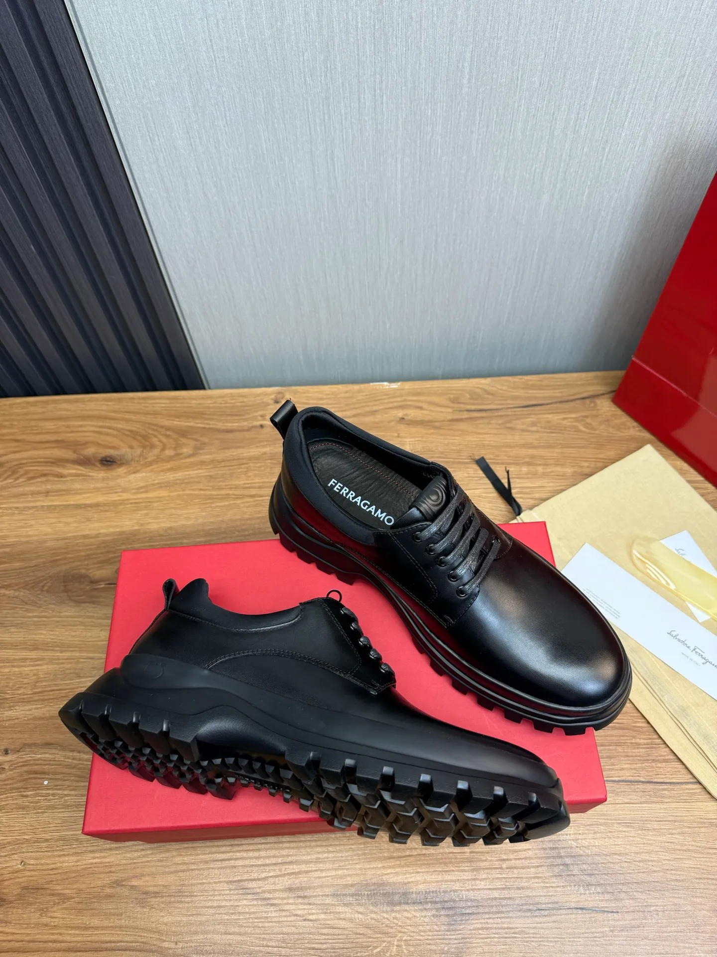Men's shoes 💰880💰 Ferragamo. [Ferragamo] Men's Loaf leather shoes, the latest hot style, 1:1 original purchase quality, top quality, imported open-edge beaded cowhide leather on the upper, hand-made three-dimensional stitching highlights the round toe design, the inner feet are made of imported cowhide, with original wear-resistant rubber outsole, matching code 39-44, (38, 45 custom-made, non-refundable)